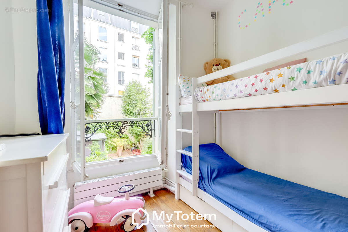 Appartement à PARIS-17E