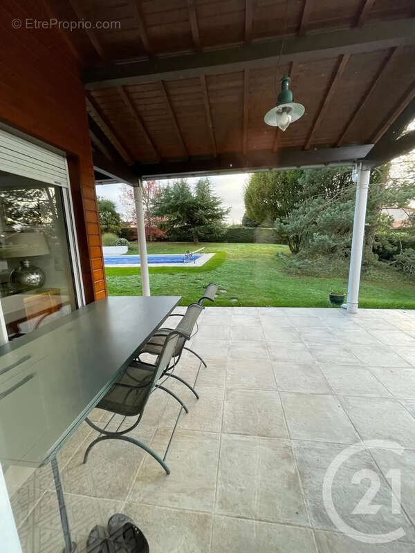 Maison 187 m² à Puymoyen  - photo 4