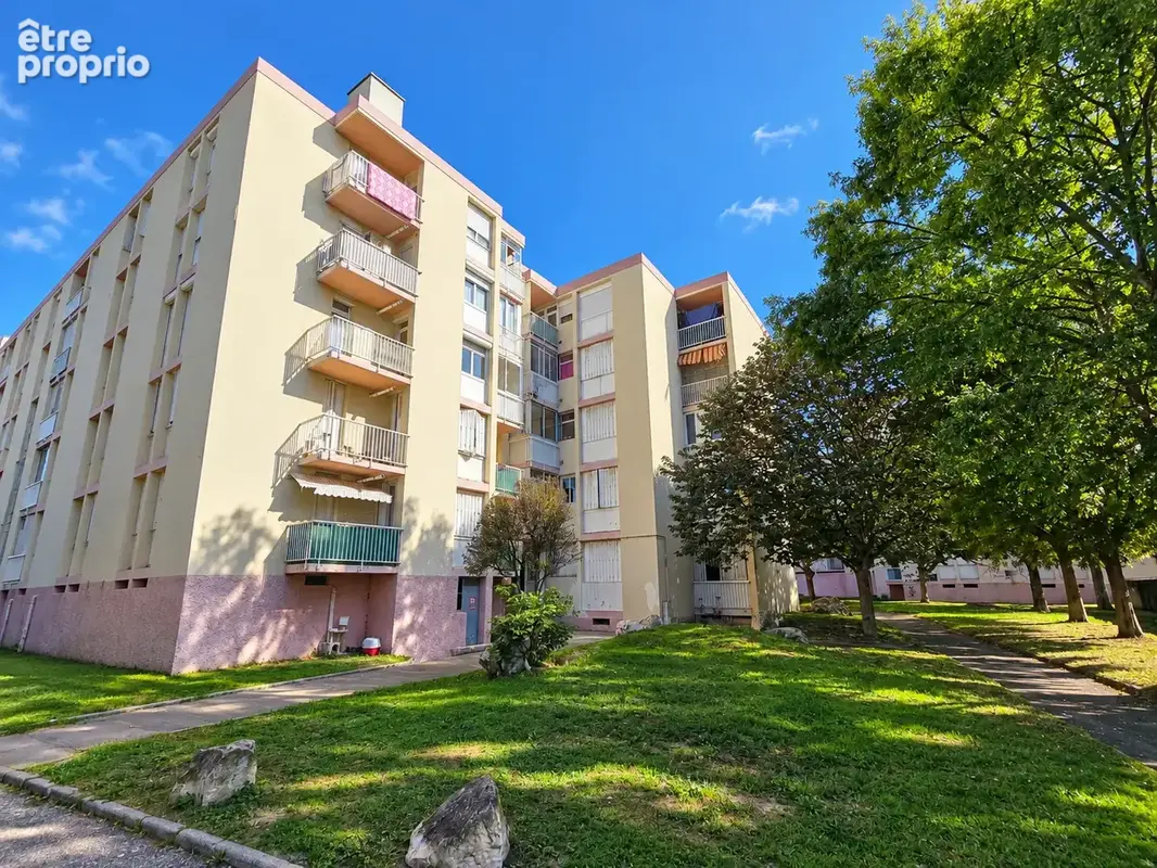 A vendre, special investisseur, residence parc saint louis, t3 en 4eme etage avec balcon et cave - photo 1