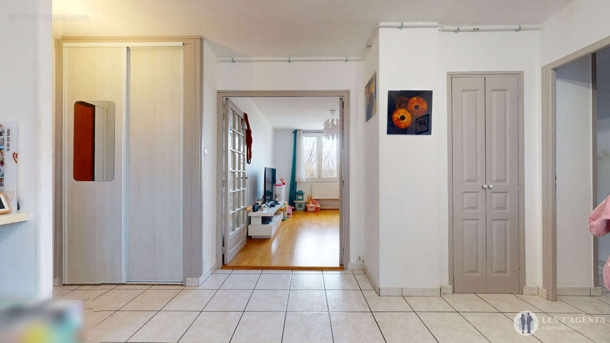 Appartement à SAINT-MARTIN-D'HERES