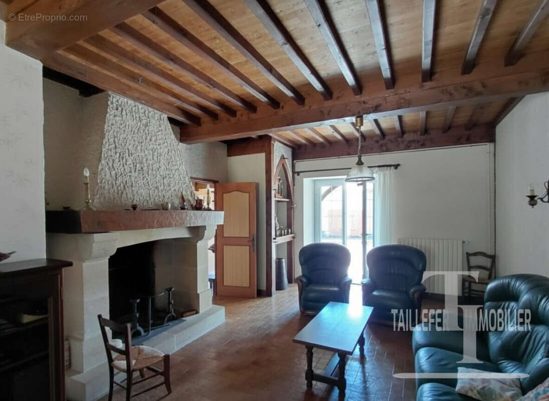 Maison à MILHAC-D'AUBEROCHE