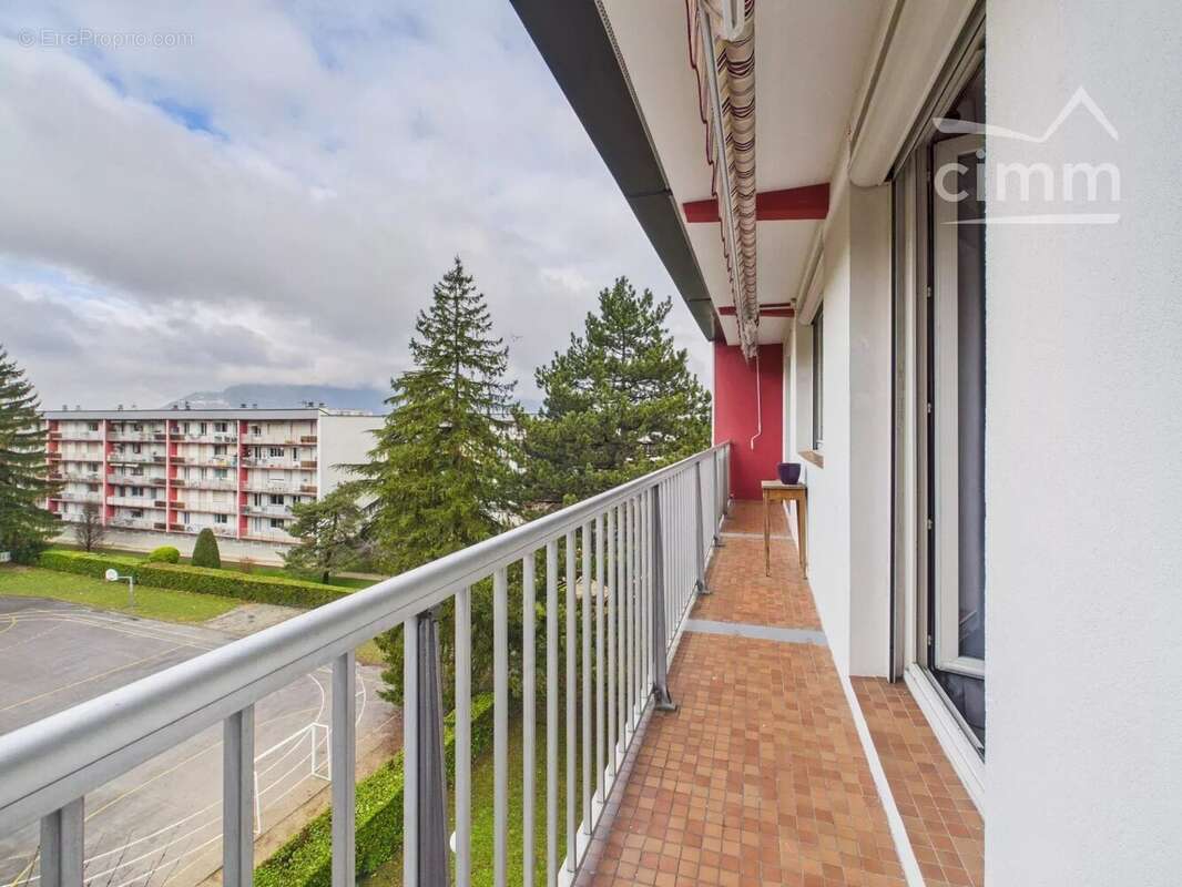 Appartement à SAINT-MARTIN-D'HERES