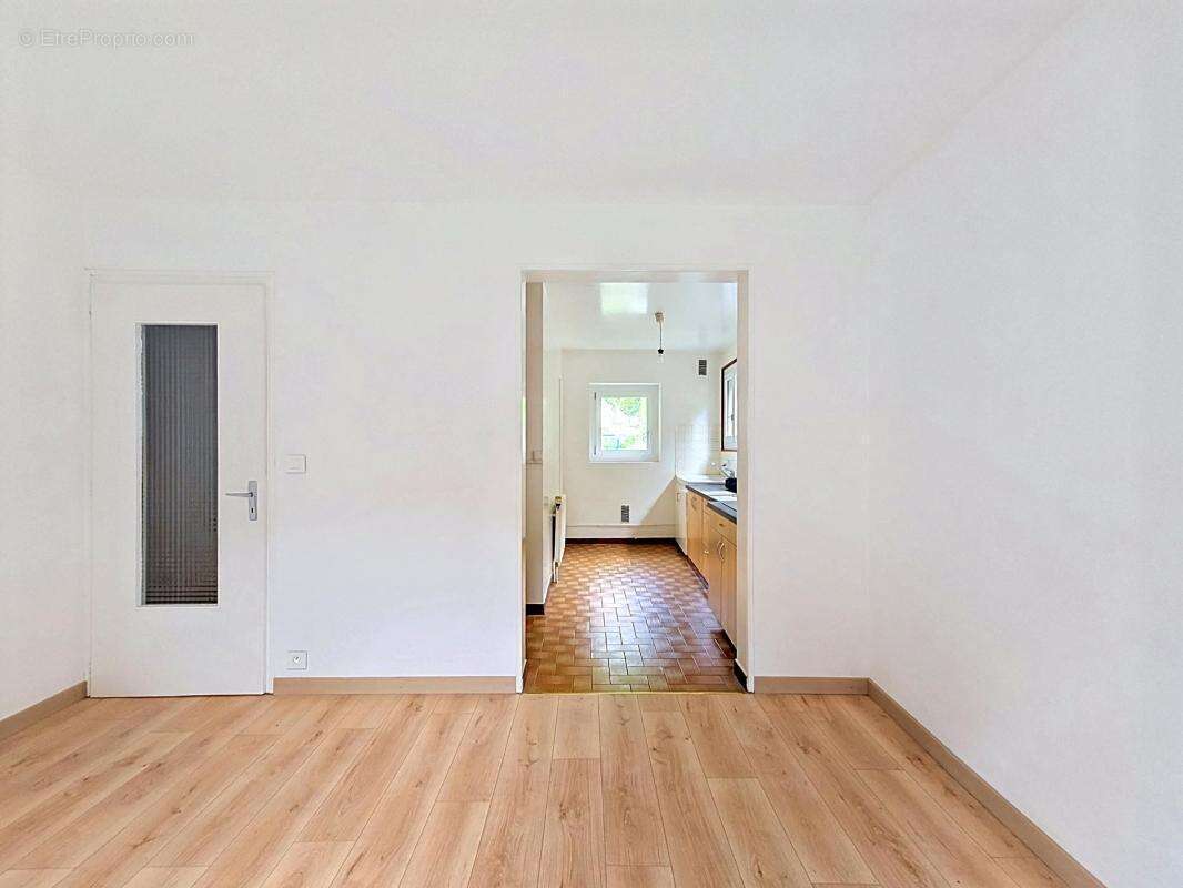 Appartement à BONNE