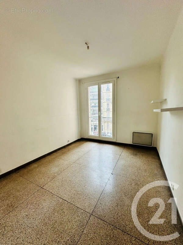 Appartement à MARSEILLE-4E