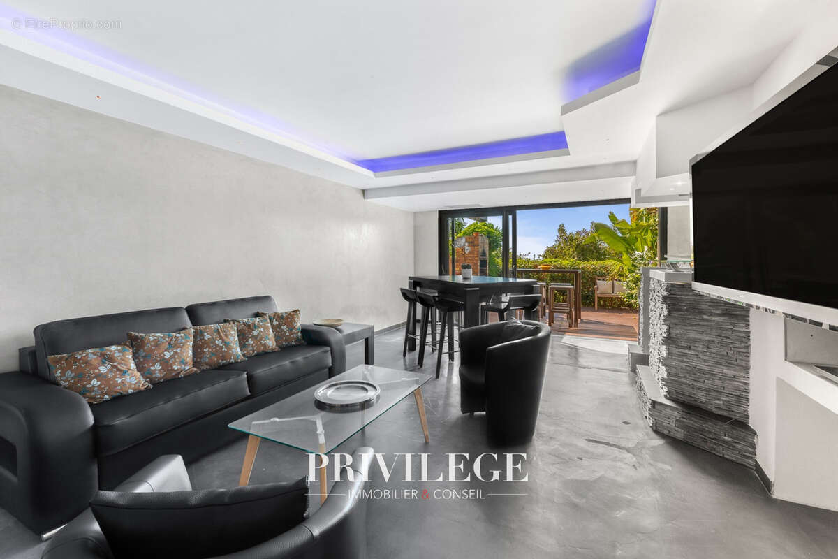 Golfe-Juan — Appartement de 120 m2 avec terrasse plein sud de 65 m2 - photo 4
