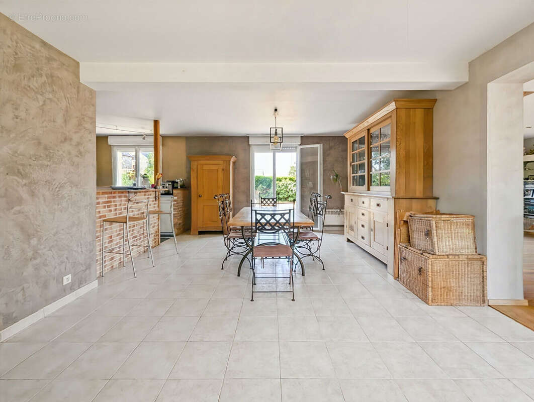Maison 154m² - Ercé-près-Liffré - 5 Chambres - Terrain 540m² - photo 4