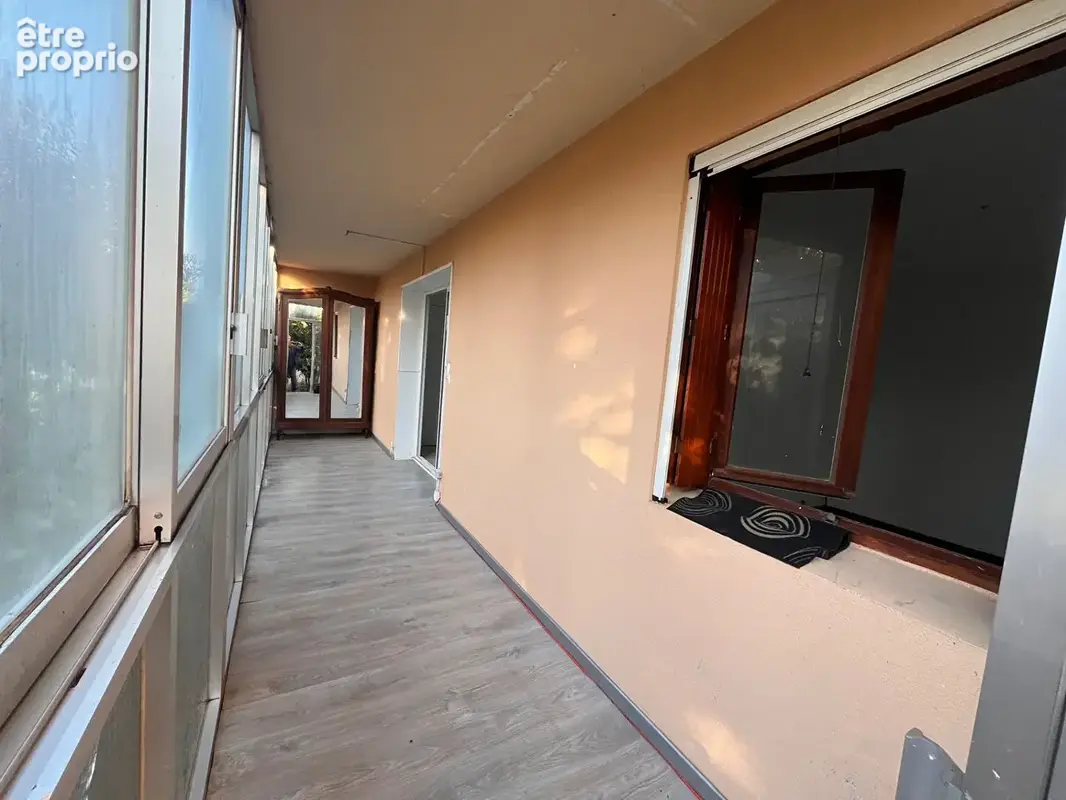 Six-fours les lones T2 36.55m2 + loggia fermée 11m2 et jardin - photo 7