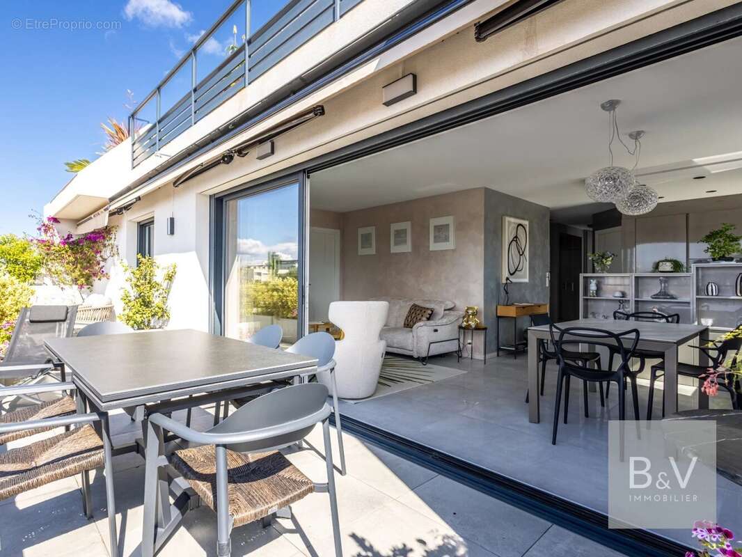 Appartement à SAINT-LAURENT-DU-VAR