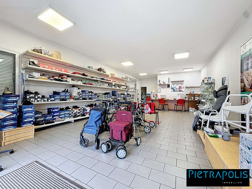 Commerce à CRAPONNE