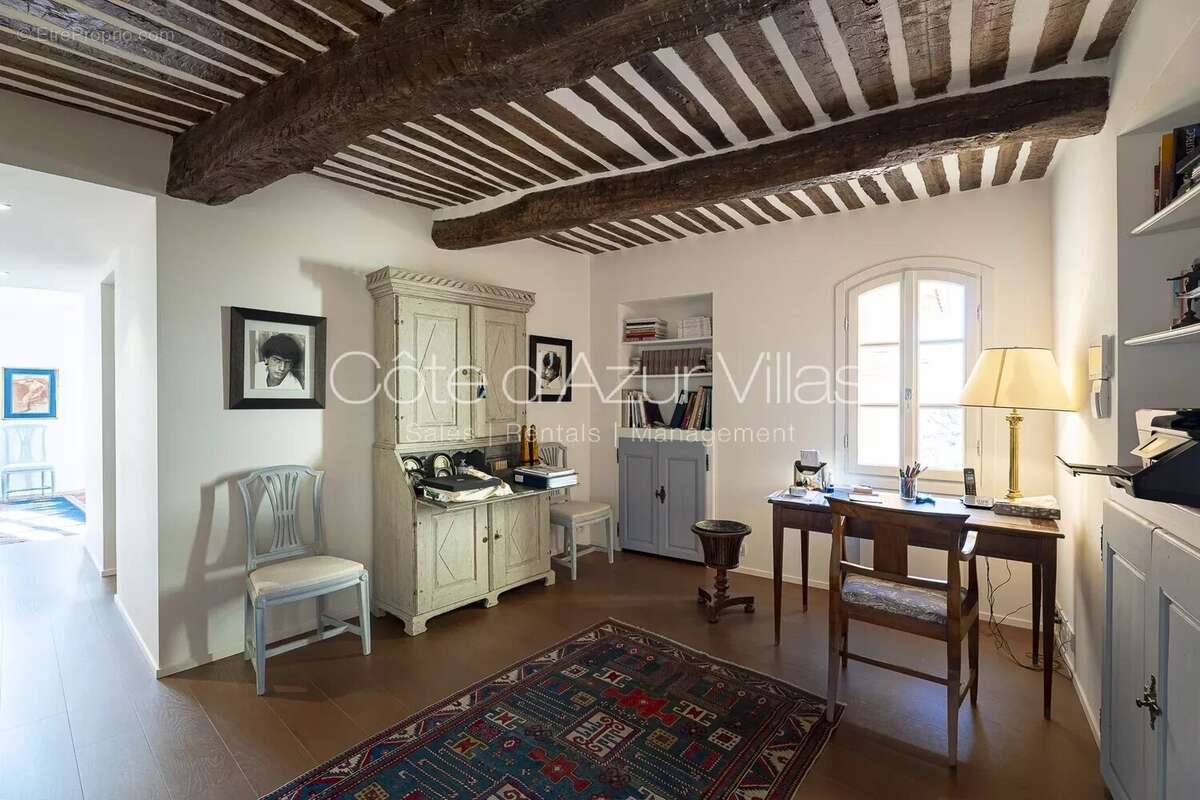Maison à CHATEAUNEUF-GRASSE