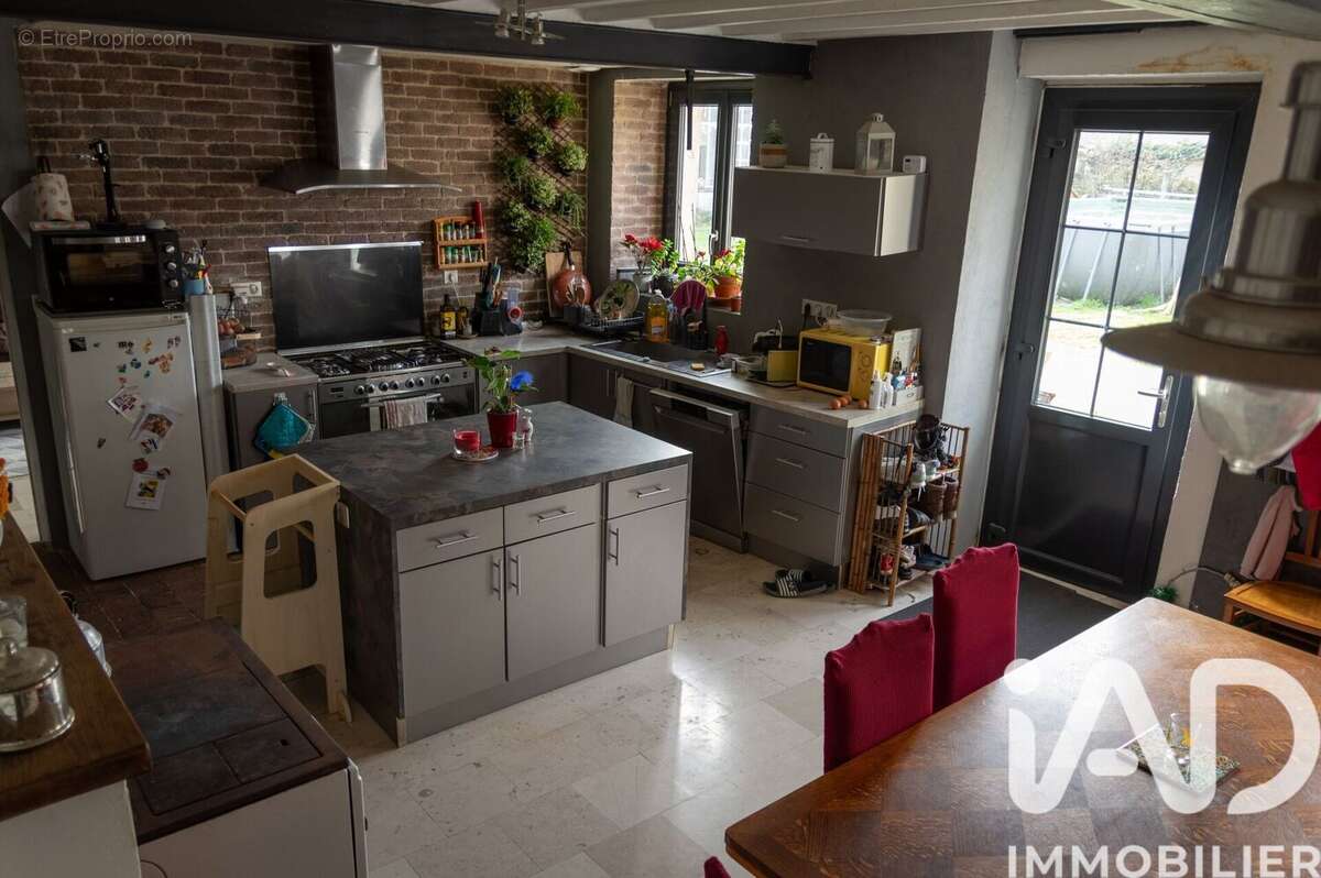 Photo 8