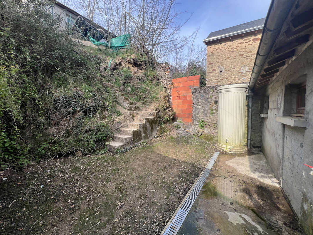 Maison à SAINT-PRIEST-LA-MARCHE