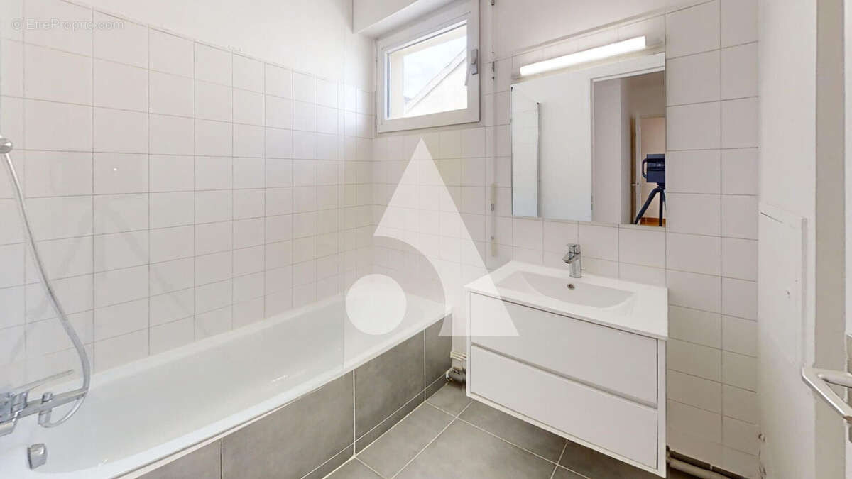 Appartement trois pièces avec balcon et cave Rue des Fauvelles 70 m2 - photo 9