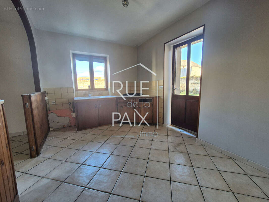 Maison à LES TROIS-MOUTIERS