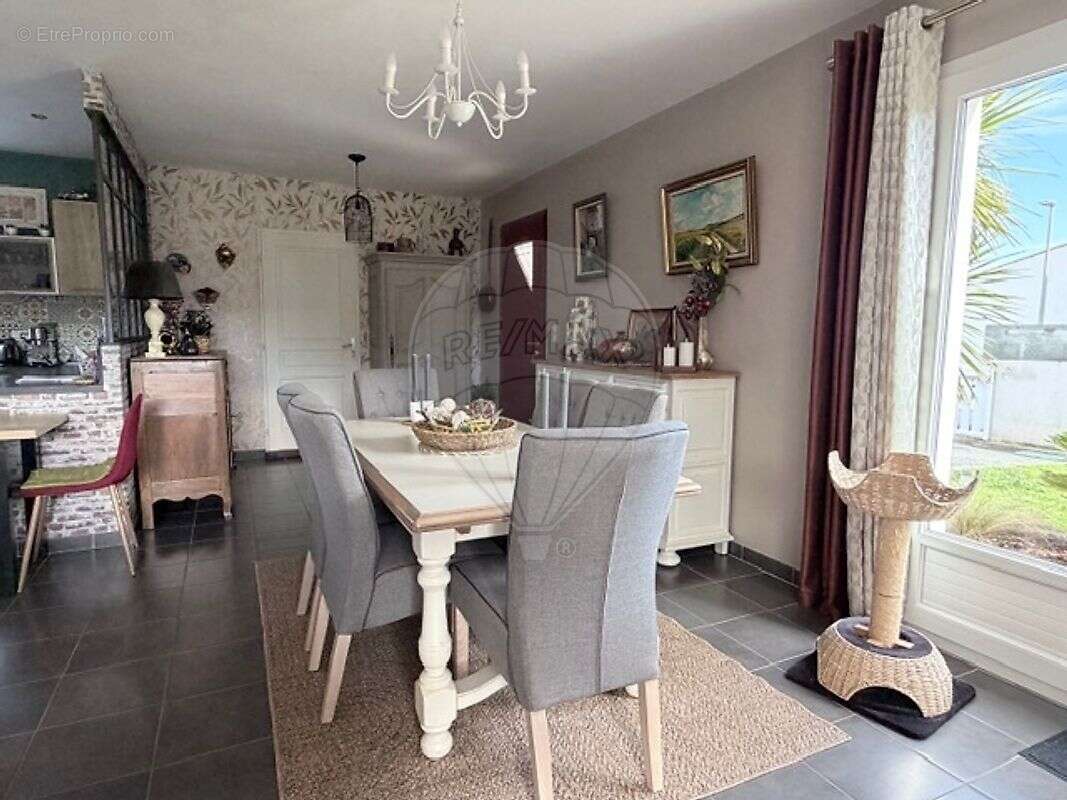 Maison à CHAILLEVETTE