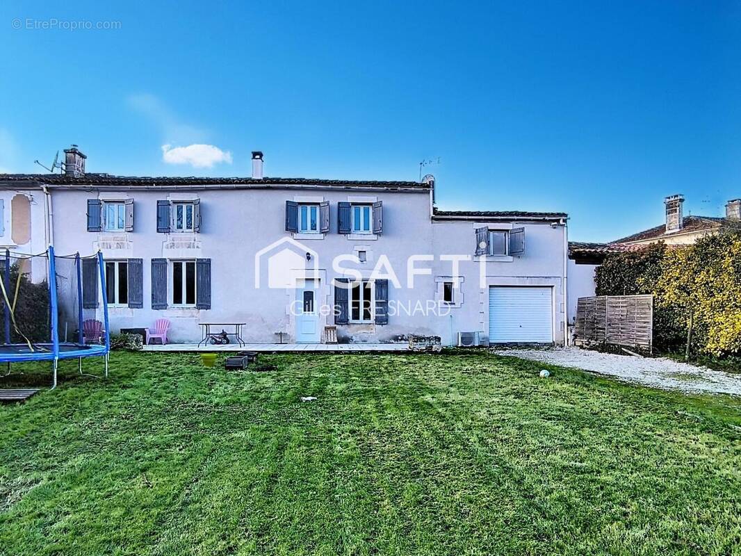 Photo 1 - Maison à ECHEBRUNE
