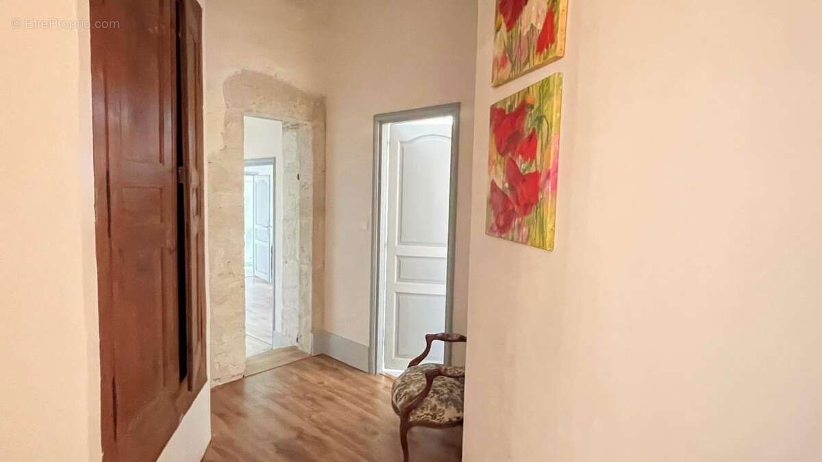 Maison à SAINT-MARTIN-DE-BEAUVILLE