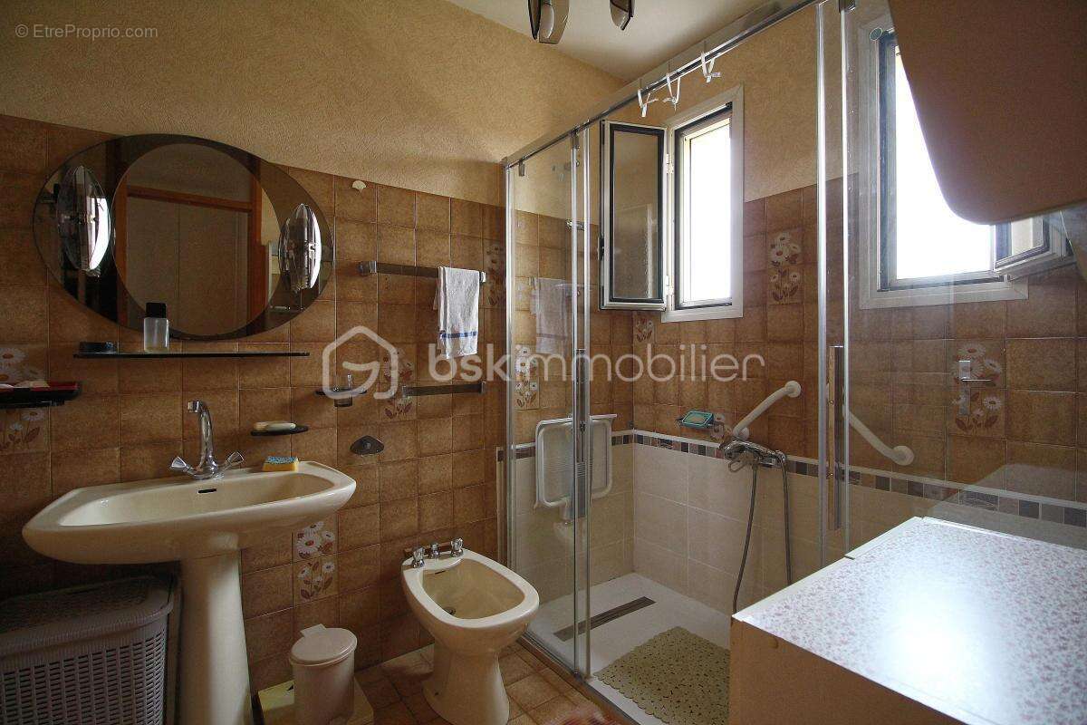 Villa en R+1 de 222 m² - photo 13