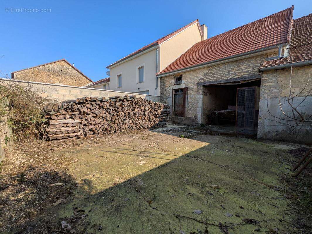Maison à CIREY-LES-MAREILLES