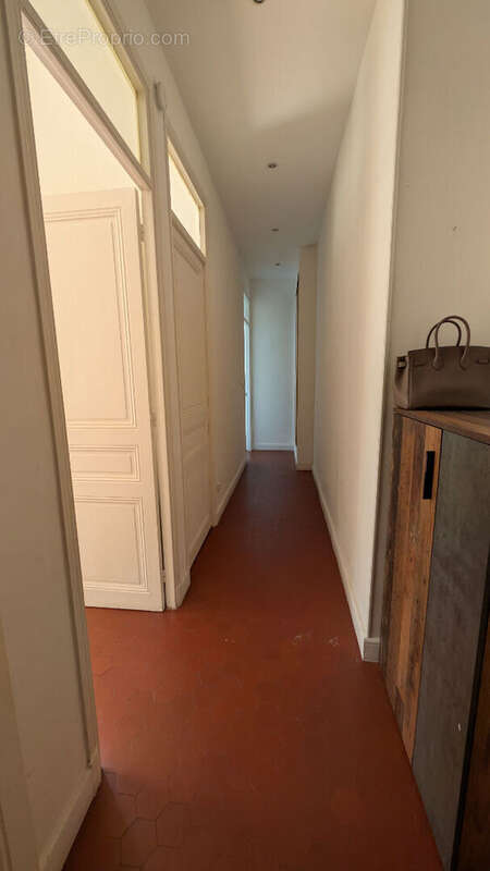 Cannes Bas Montfleury proche Résidence le Gallia - Appartement Cannes 2 pièces 45.46 m2 avec double cave et balcon - photo 11