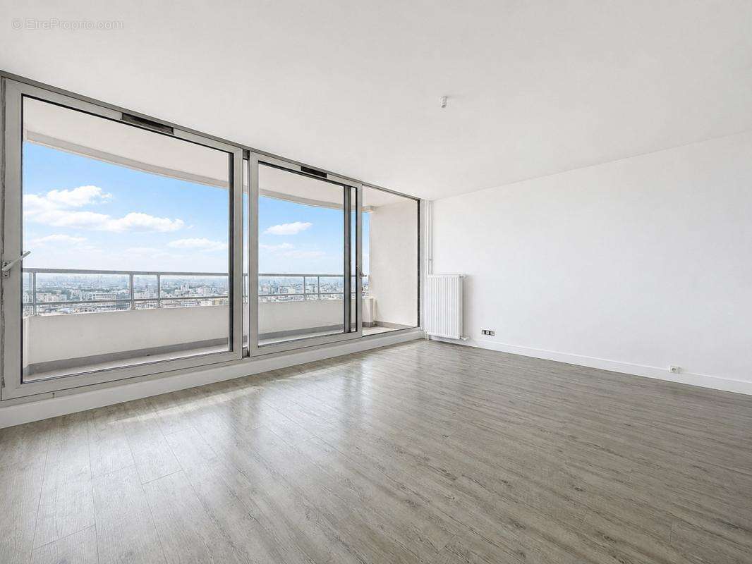 Appartement Rénové avec balcon Vue Panoramique - Quartier Chapelle, Paris - photo 2