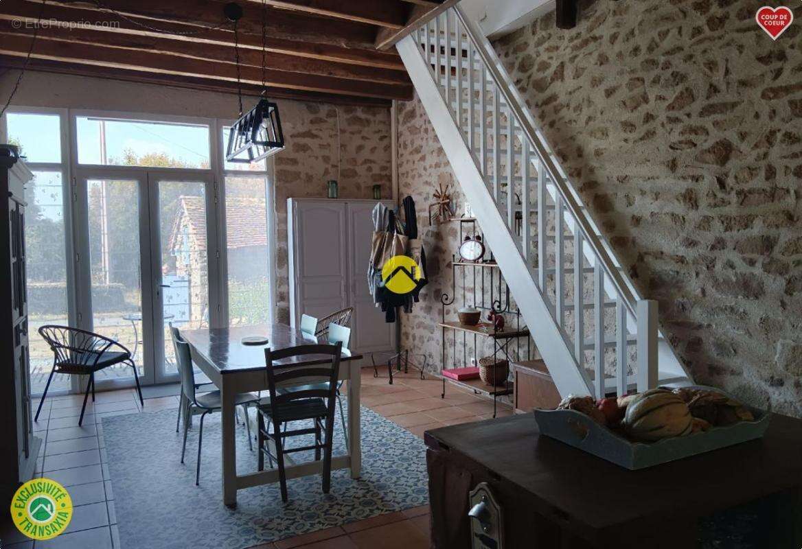 Maison à LE BOURG-D'HEM