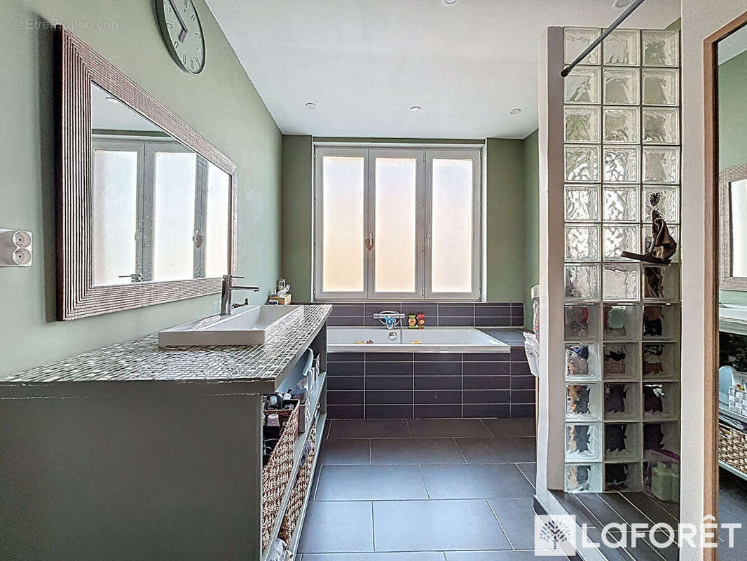 Maison à LA CHAPELLE-D'ARMENTIERES