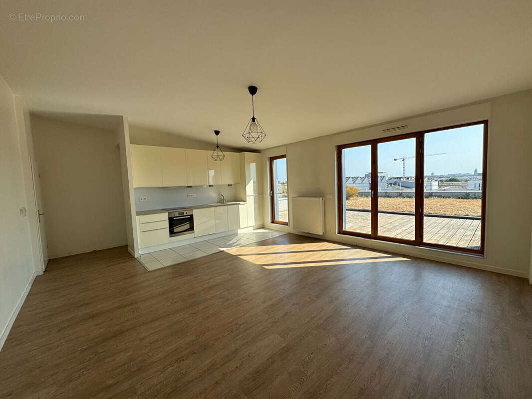 Bordeaux Chartrons / Bassins à Flots - Appartement T5 de 101.45 m² avec terrasse/jardin de 87m² et parking couvert - photo 3