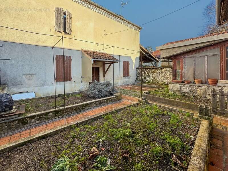 Maison à COURRENSAN