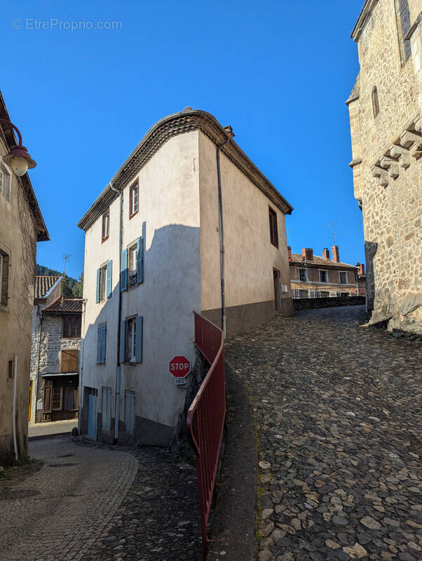 Maison à OLLIERGUES
