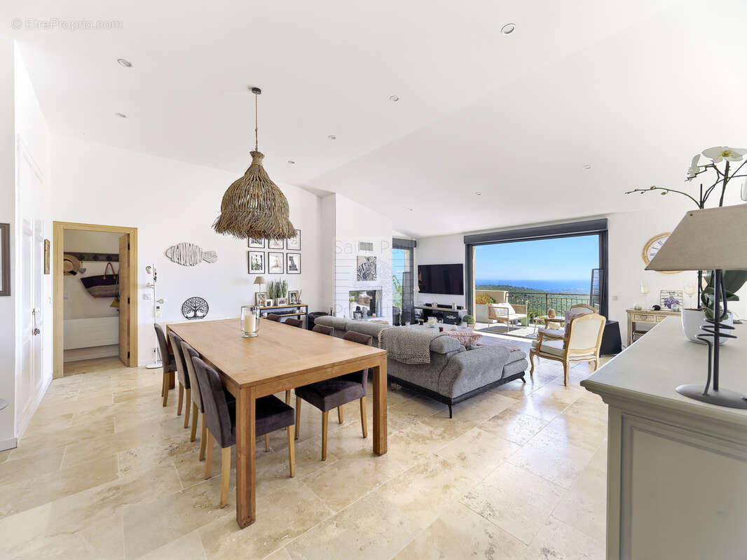Superbe propriété - 223m2 - Vue panoramique mer - Tourrettes-sur-Loup - photo 4