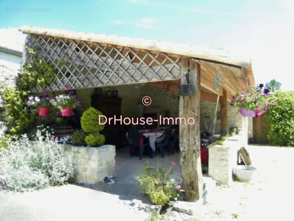 Maison à SAINT-AMANT-DE-BOIXE