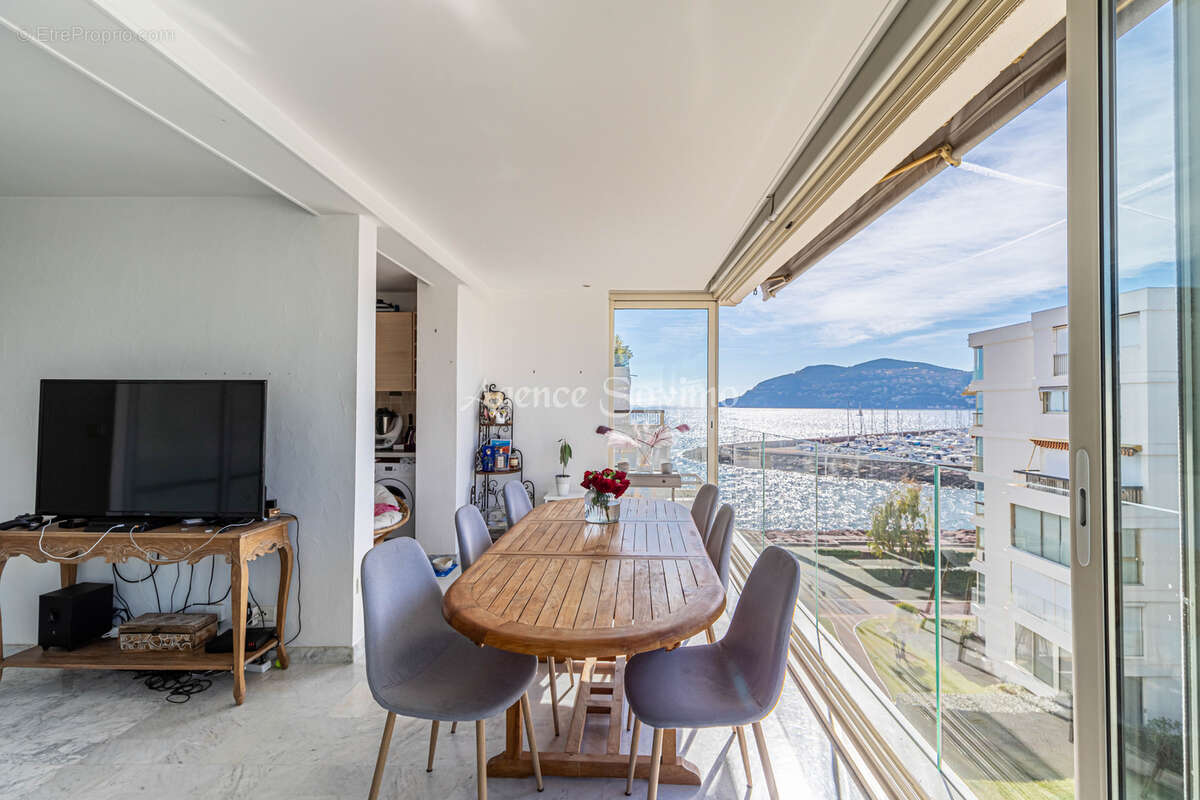 Appartement à MANDELIEU-LA-NAPOULE