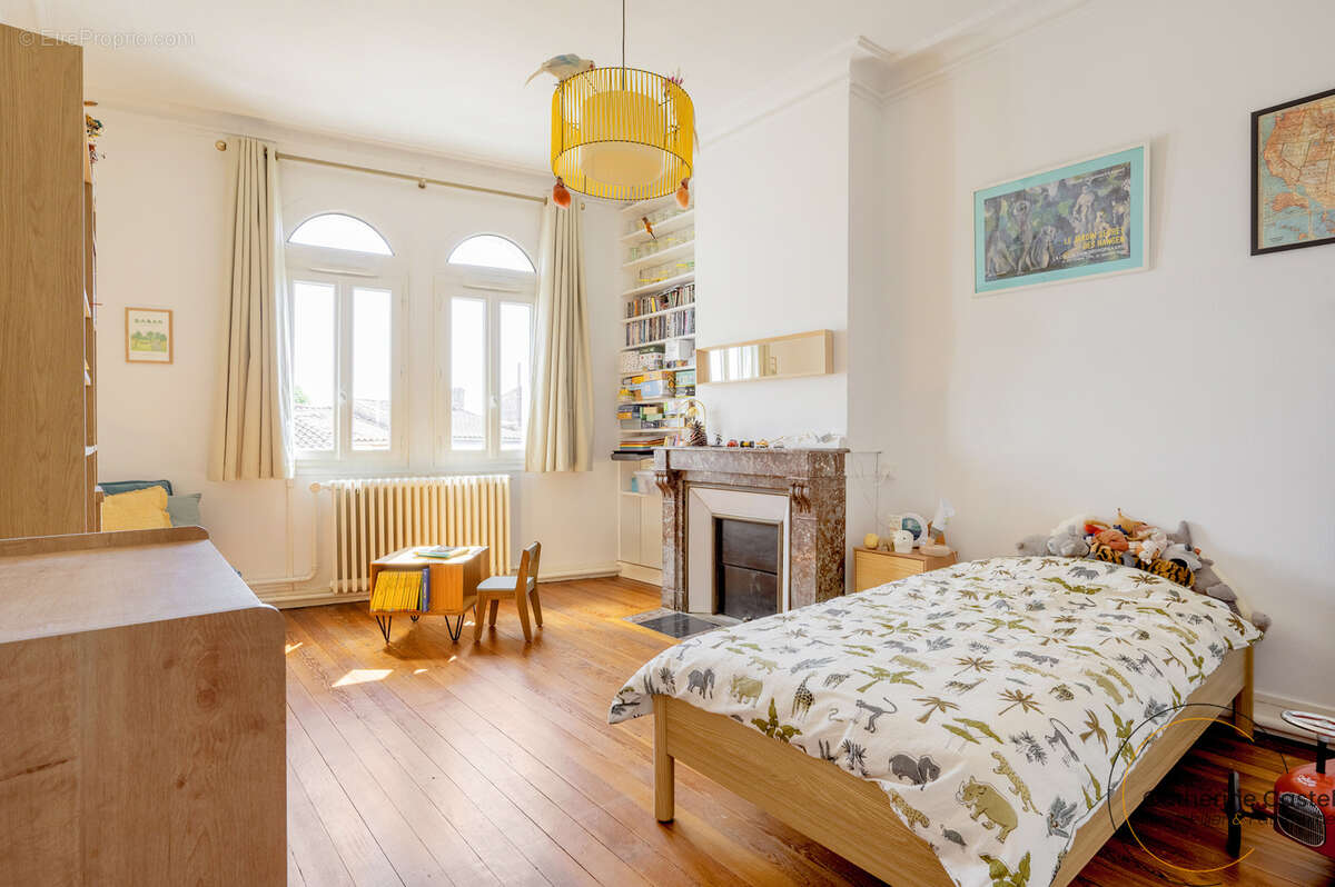 À 5 min à pied du CHU Saint-André   Appartement T3 de caractère, 94 m2   Bordeaux centre - photo 6
