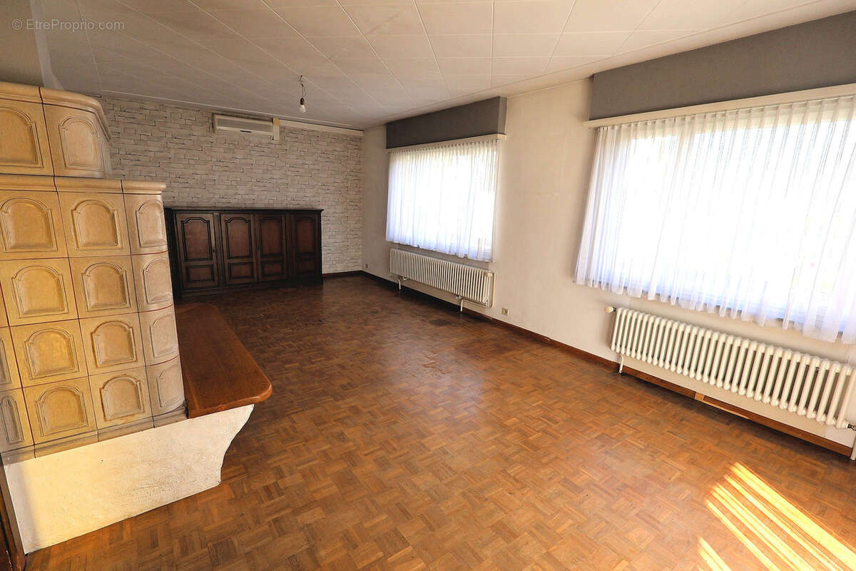 Maison à VILLAGE-NEUF