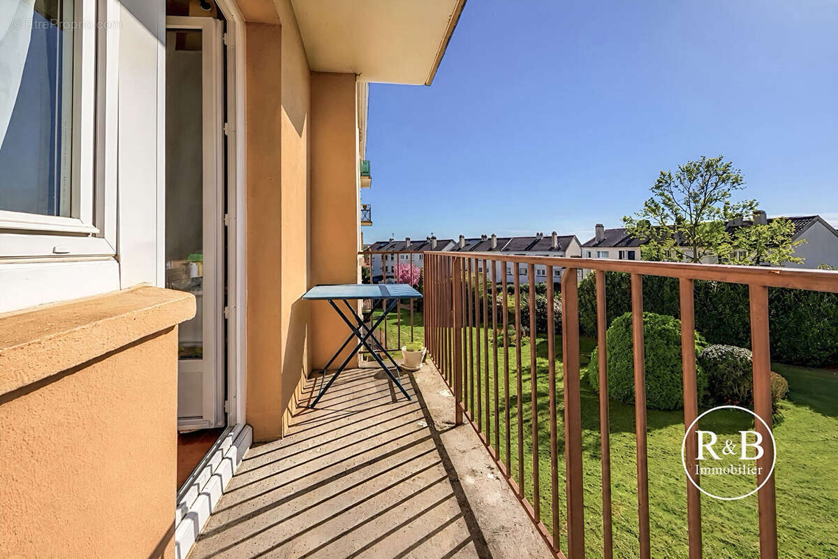 Appartement à LES CLAYES-SOUS-BOIS