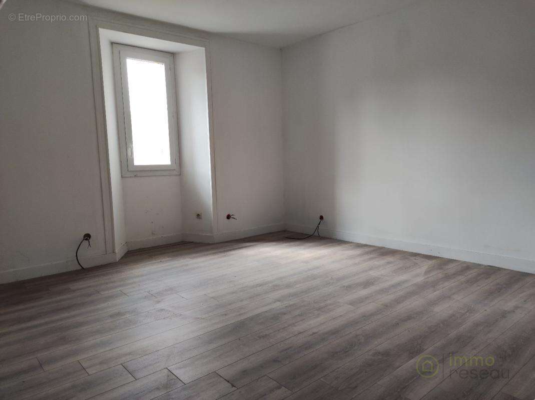 Appartement 280 m² à Saint-Genis-De-Saintonge  - photo 4