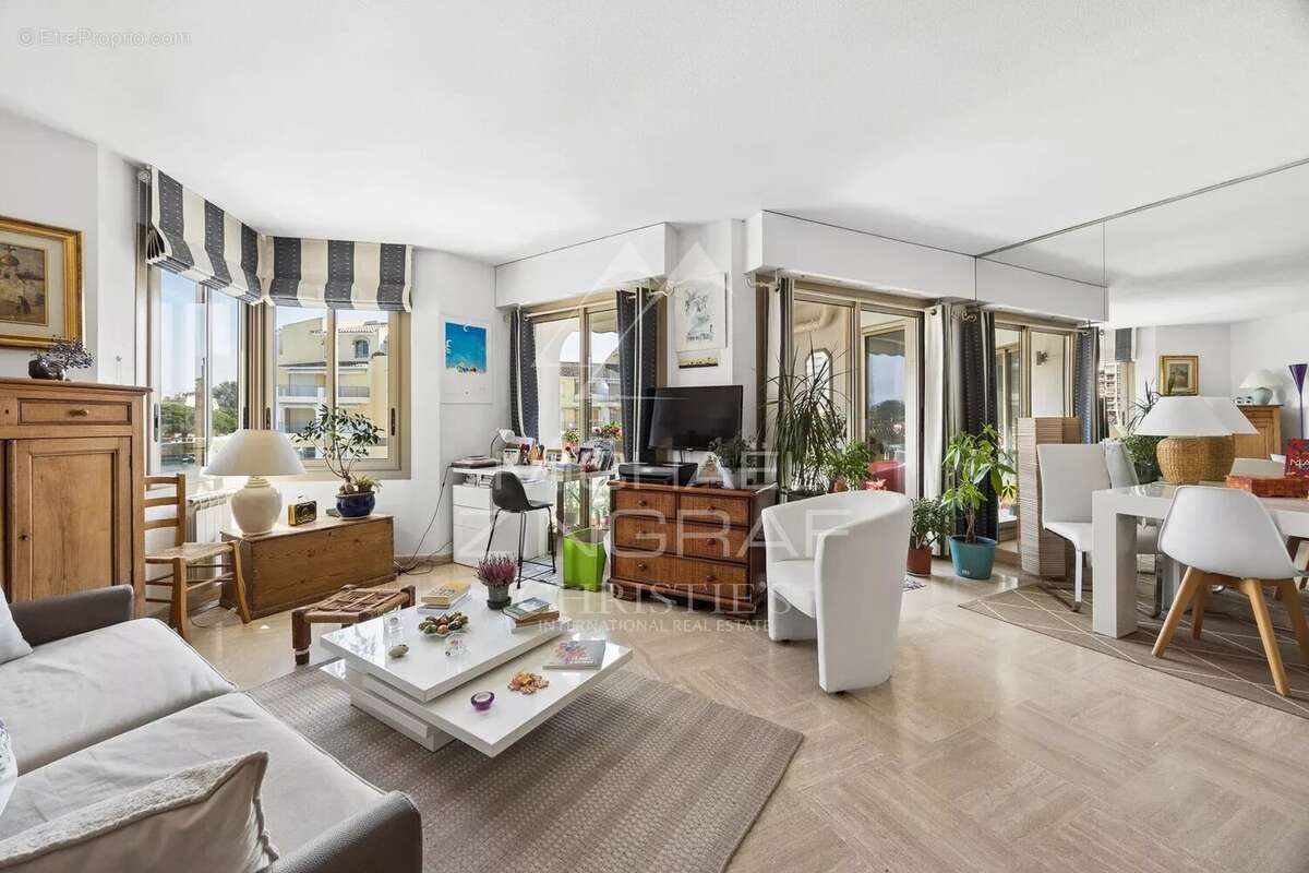 Appartement à MANDELIEU-LA-NAPOULE