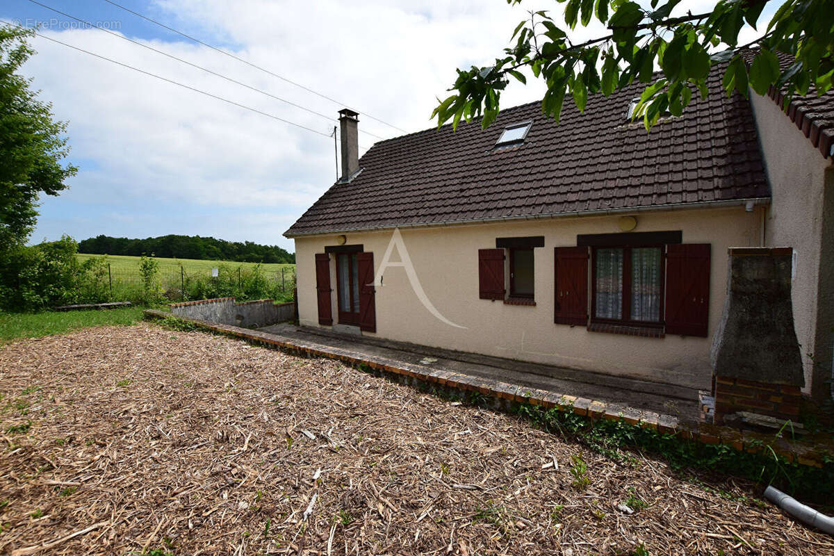Maison à MONTIGNY-LENCOUP