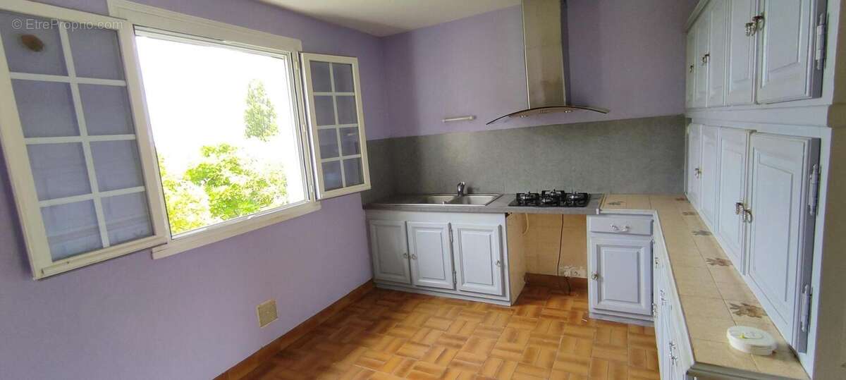 Maison 93 m² à Roullet-Saint-Estephe  - photo 4