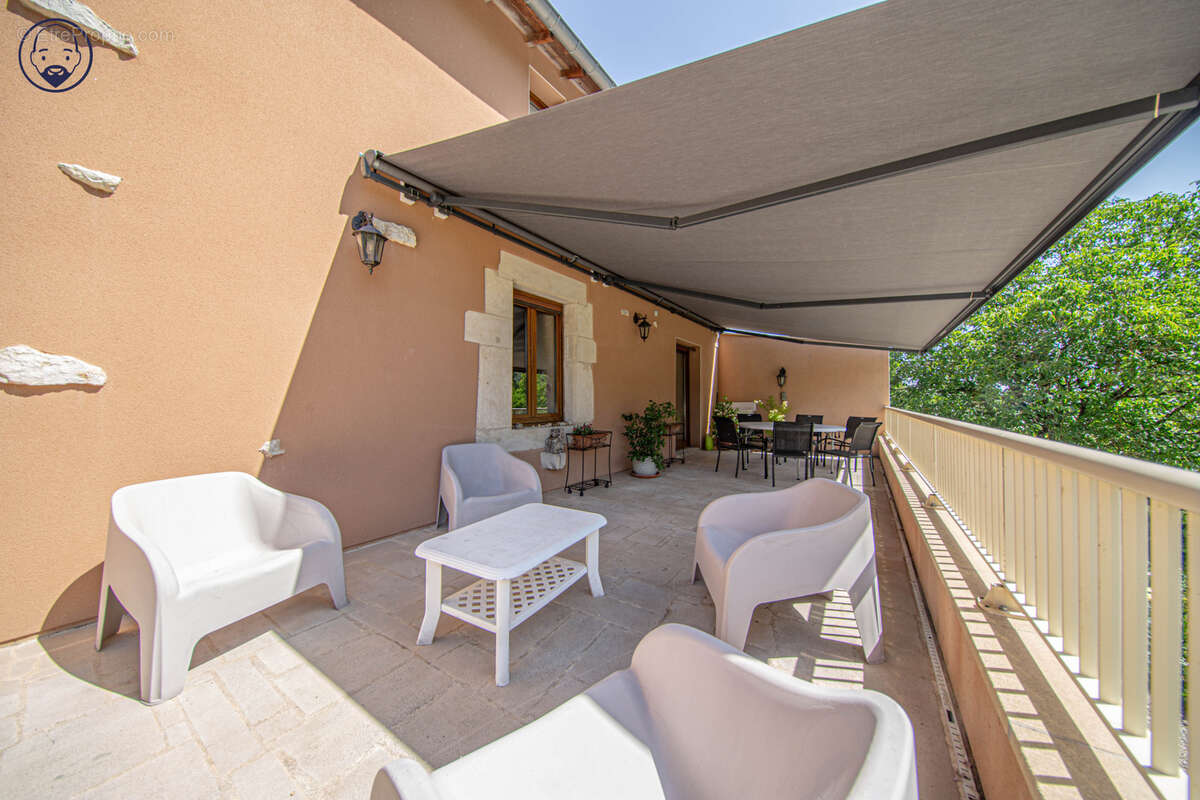 Maison avec jardin paysagé et terrasse - photo 23