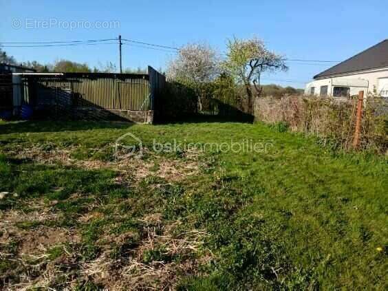 Terrain à SAINT-PHAL