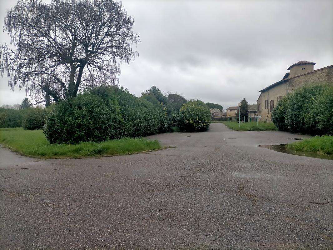 Terrain à LORIOL-SUR-DROME
