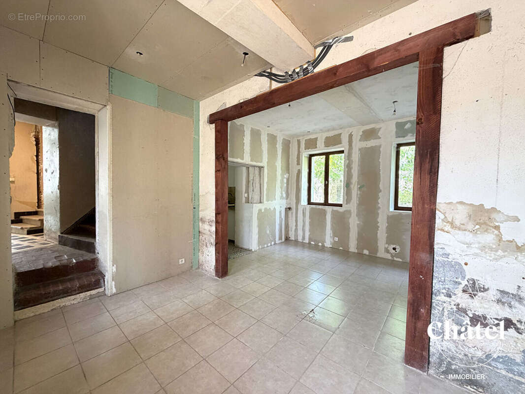 Proche Nanteuil le Haudouin - Maison 5 pièces - photo 4