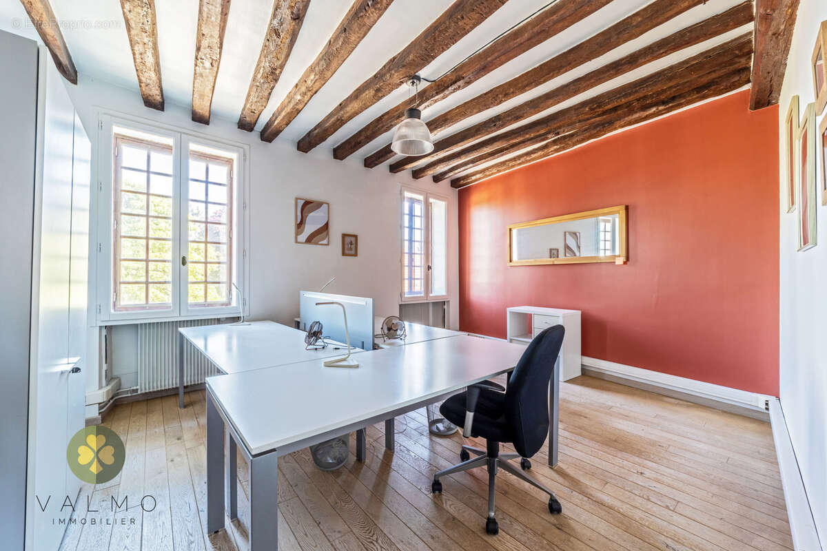 Maison à LA QUEUE-LES-YVELINES