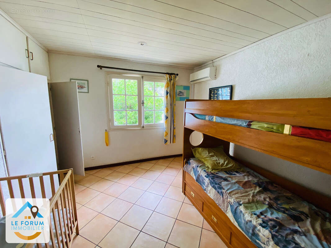 Saint pierre 97410 - villa f4 en parfait etat + piscine - emplacement de choix - photo 8