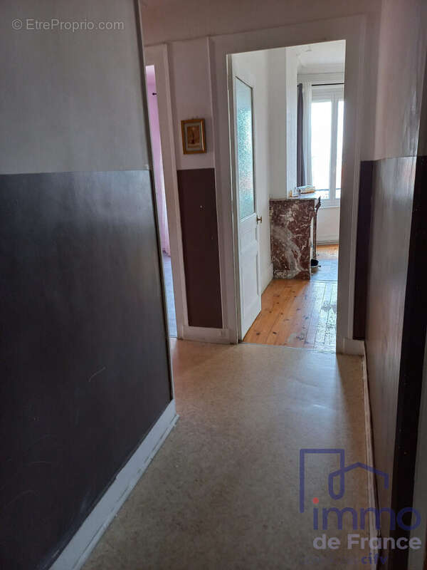 Appartement 65 m² à Saint-Etienne  - photo 9