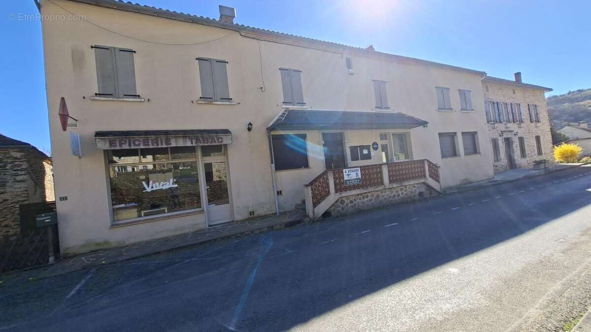 Maison à LATOUILLE-LENTILLAC