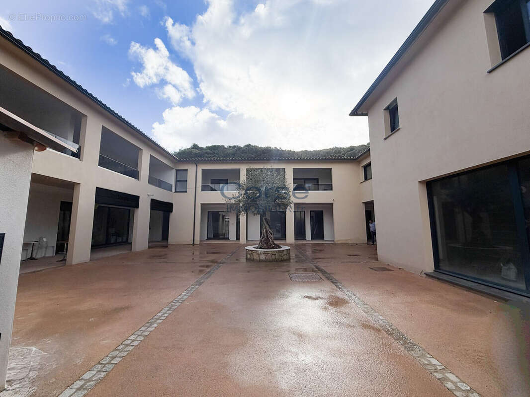 Commerce 66 m² à Pietrosella  - photo 7