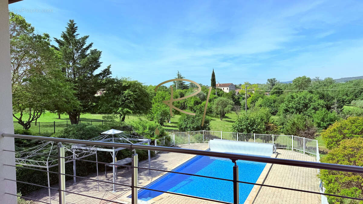 Maison à SAINT-SAUVEUR-DE-CRUZIERES